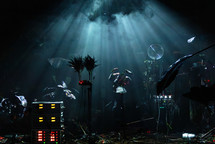 VISUALS / SET / COSTUME